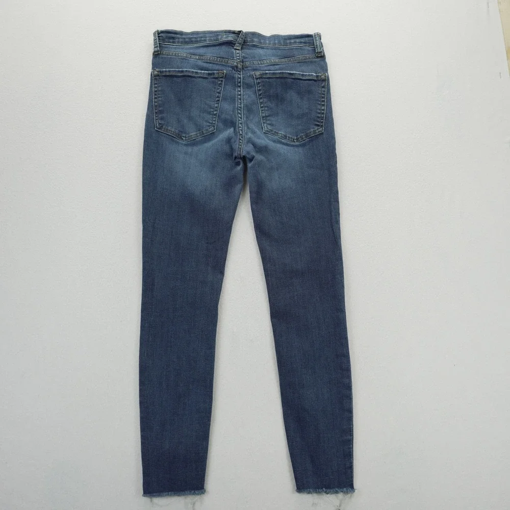 Free People Distressed Skinny Jeans Blue Medium Wash Knee Rip Raw Hem Size 27‎